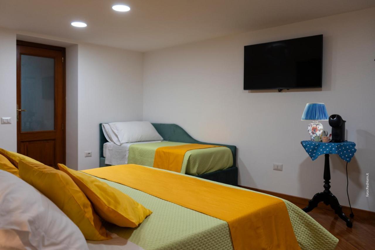 Two Rooms Chiaia 37 那不勒斯 外观 照片
