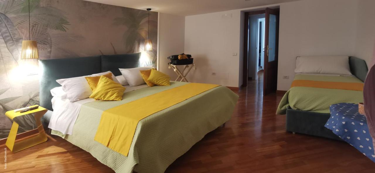 Two Rooms Chiaia 37 那不勒斯 外观 照片