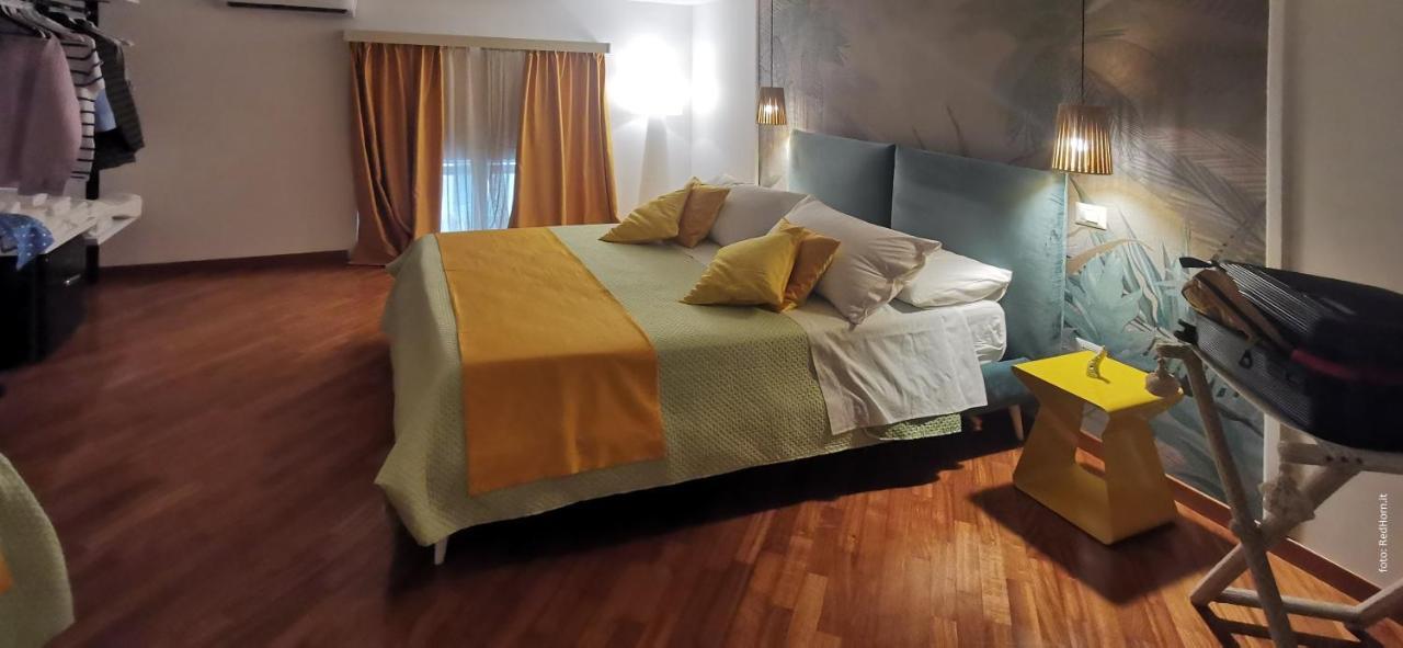 Two Rooms Chiaia 37 那不勒斯 外观 照片