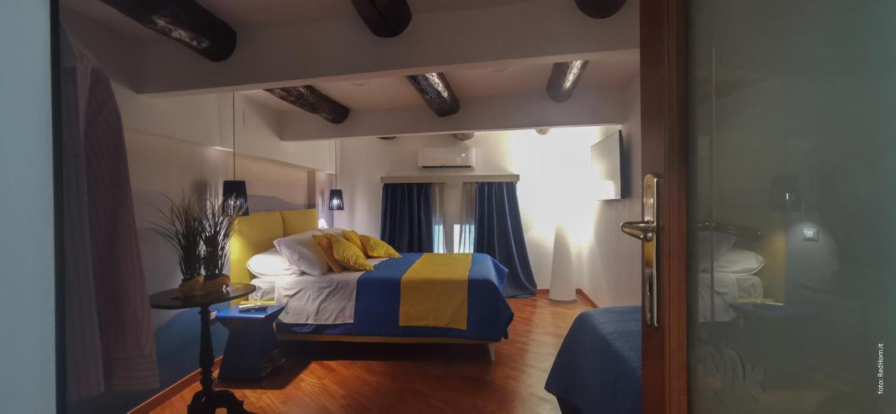 Two Rooms Chiaia 37 那不勒斯 外观 照片