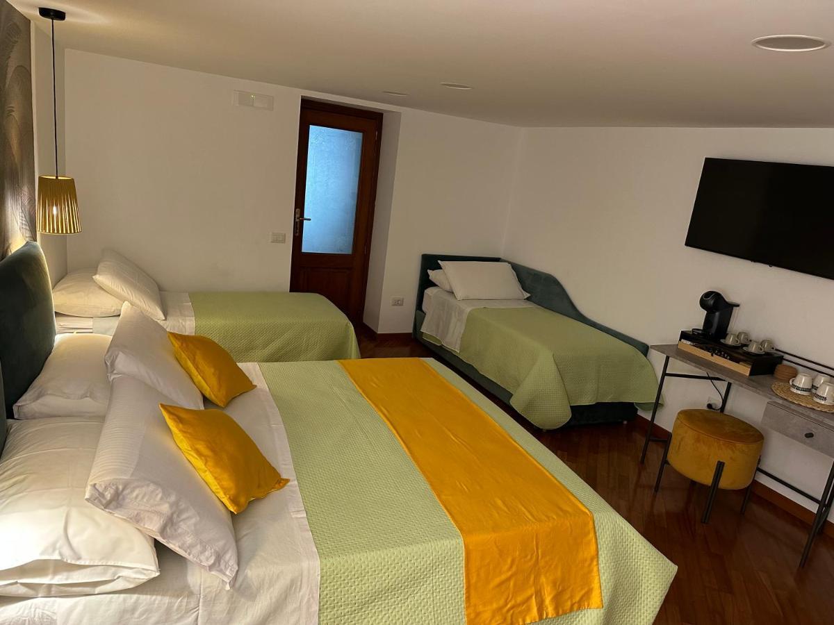 Two Rooms Chiaia 37 那不勒斯 外观 照片