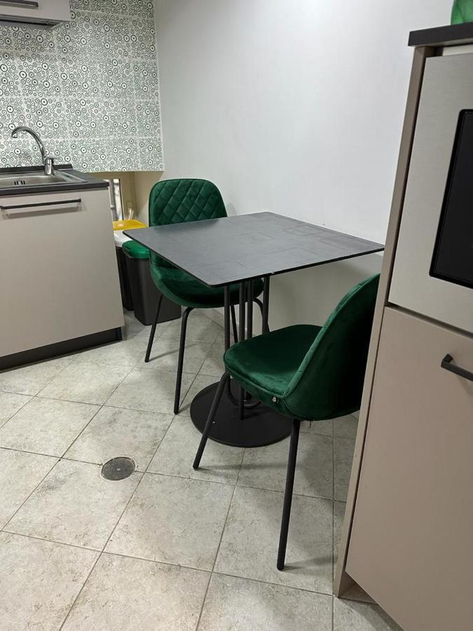 Two Rooms Chiaia 37 那不勒斯 外观 照片