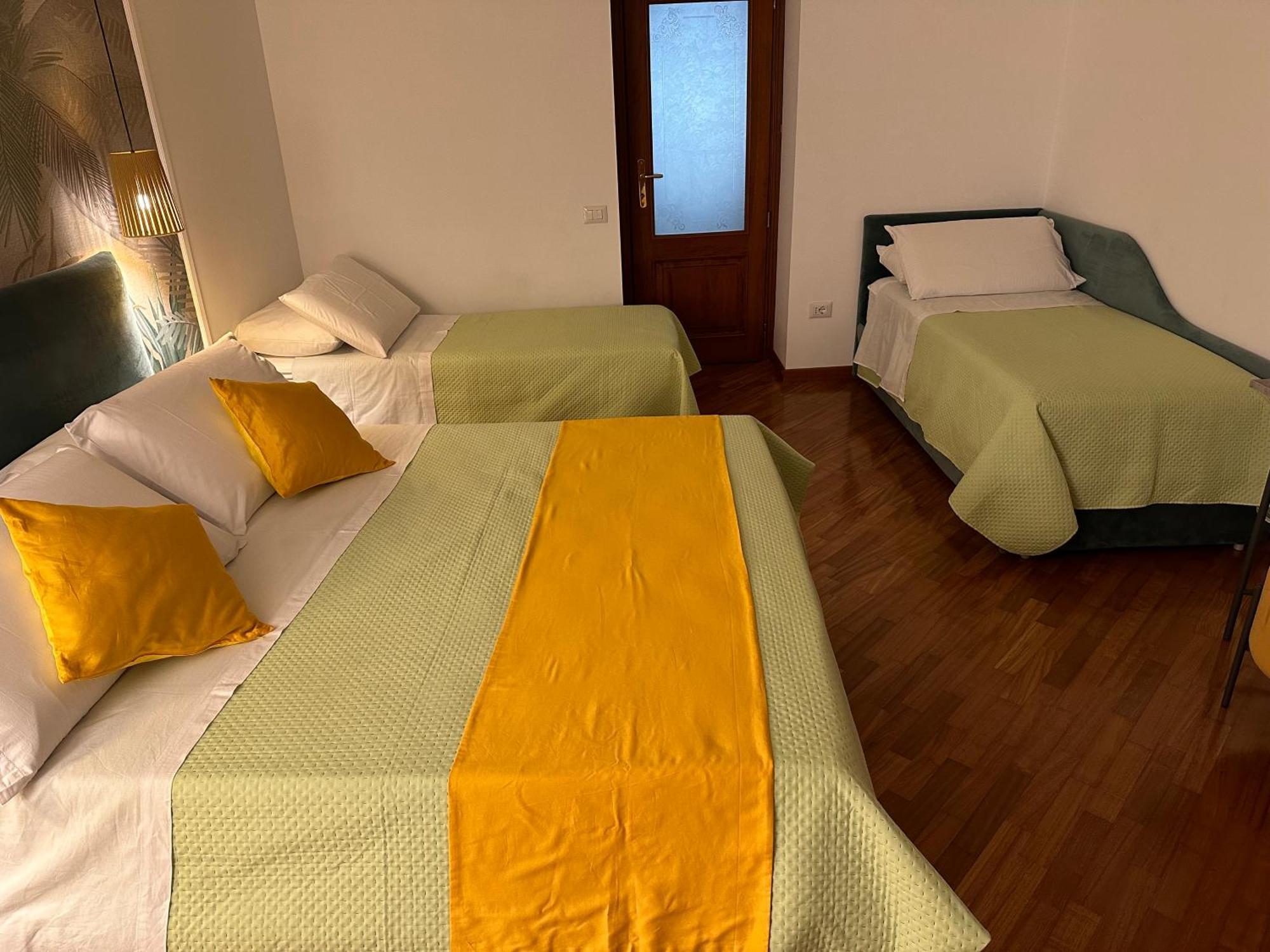 Two Rooms Chiaia 37 那不勒斯 外观 照片